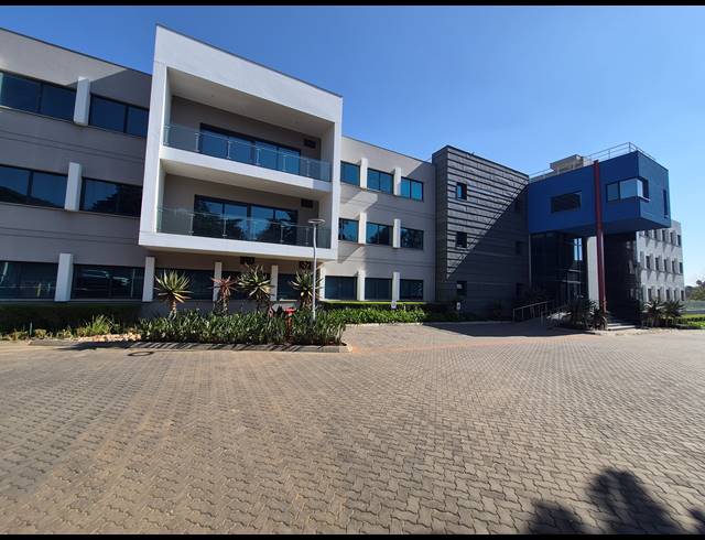 3,438M² OFFICE TO LET IN WAVERLEY